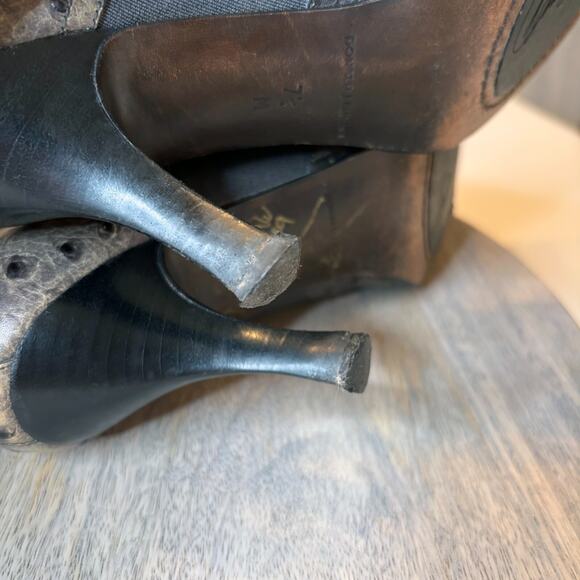 Donald J Pliner Gray Leather Faux Ostrich Embossed Pointed Toe Pumps Size 7.5 - Picture 13 of 14